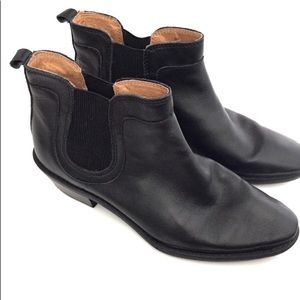 Black leather Chelsea boots